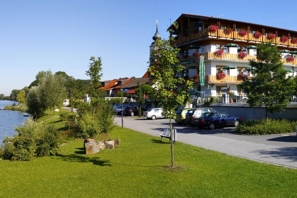 Hotel Restaurant Zum Goldenen Anker Mit Hallenbad & Wellnessbereich Windorf  Extérieur photo